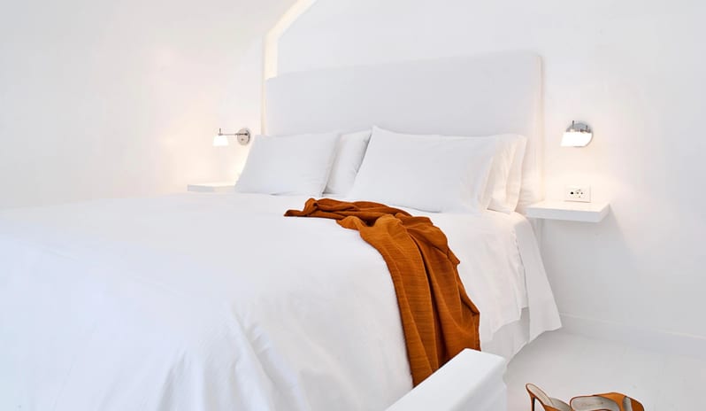 KATIKIES-SANTORINI-SUPERIOR-SUITE-BEDROOM
