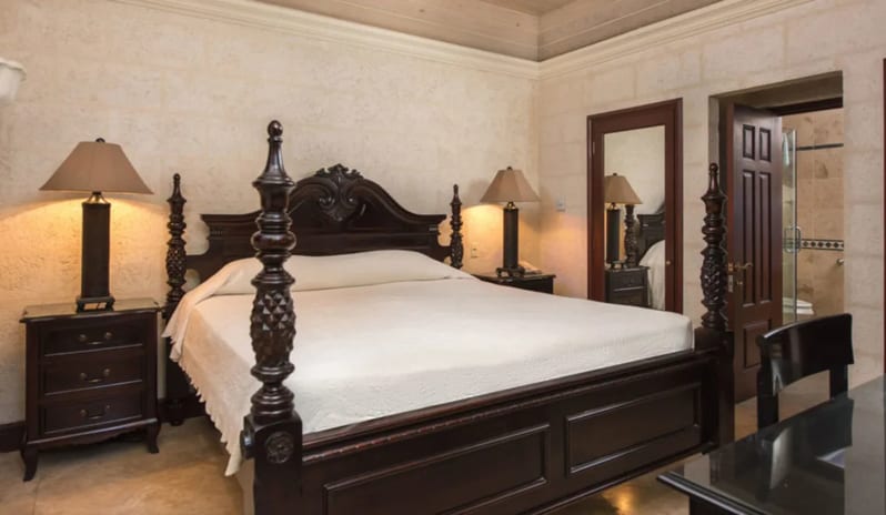 ONE-BEDROOM-OCEAN-VIEW-SUITE-BEDROOM