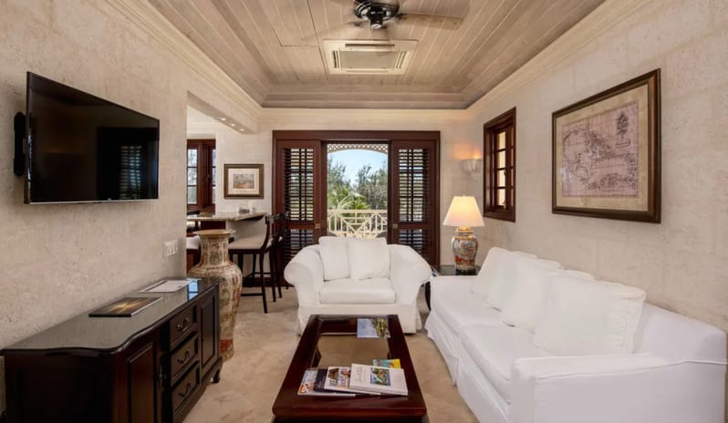 ONE-BEDROOM-OCEAN-VIEW-SUITE-LIVING-ROOM-FULL-VIEW