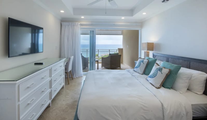 THE-CRANE-THREE-BEDROOM-PENTHOUSE-ROOFTOP-MASTER-BEDROOM