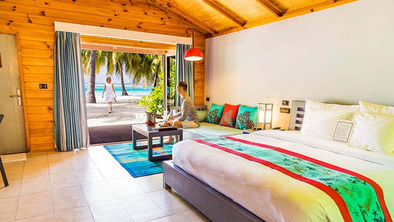 MeeruBeachVillaInteriorwithModel-Mobile_001