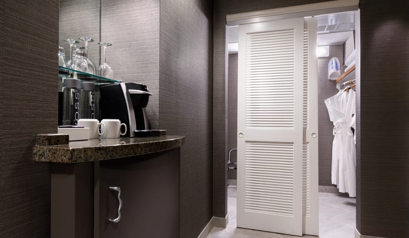 Hard-Rock-Hotel-Universal-Orlando-Future-Rock-Royalty-Suite-Kitchen-area