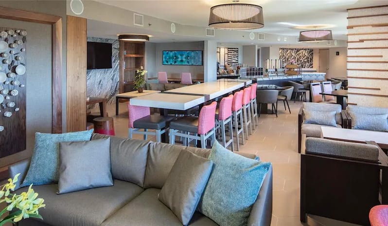 Loews-Royal-Pacific-Universal-Orlando-Club-Lounge
