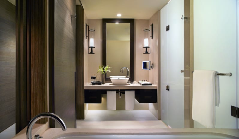 Regency-Club-Room-&-Club-Deluxe---Bathroom