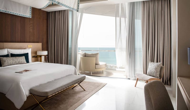 high_resolution_300dpi_jumeirahatsaadiyatislandresort_abudhabisuite_kingbedroom_169_landscape