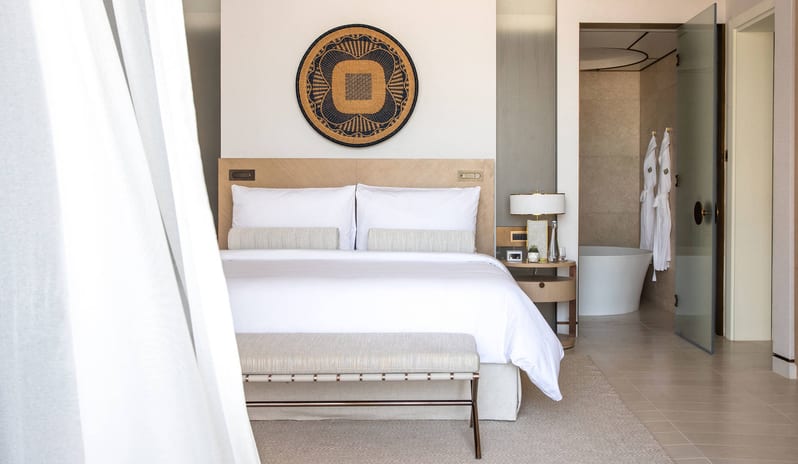 jumeirahatsaadiyatislandresort_resortdeluxeroom_169_landscape