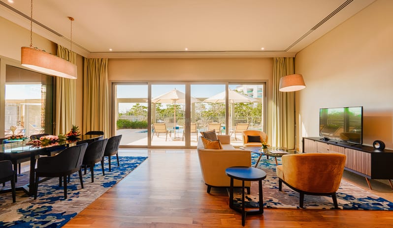 middle-east-holidays-dubai-rixos-the-palm-dubai-hotel-and-suites-hotel-five-bedroom-pool-suite-living-room