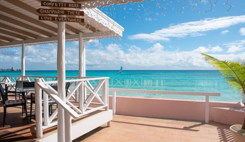 60-reef-bar-and-grill-deck