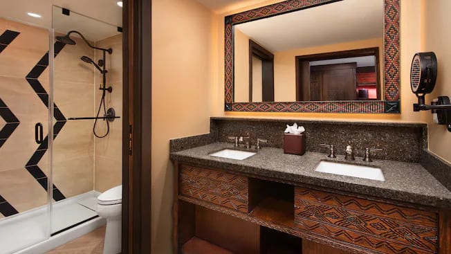 Animal-Kingdom-Lodge-Standard-King-View-Bed-Bathroom