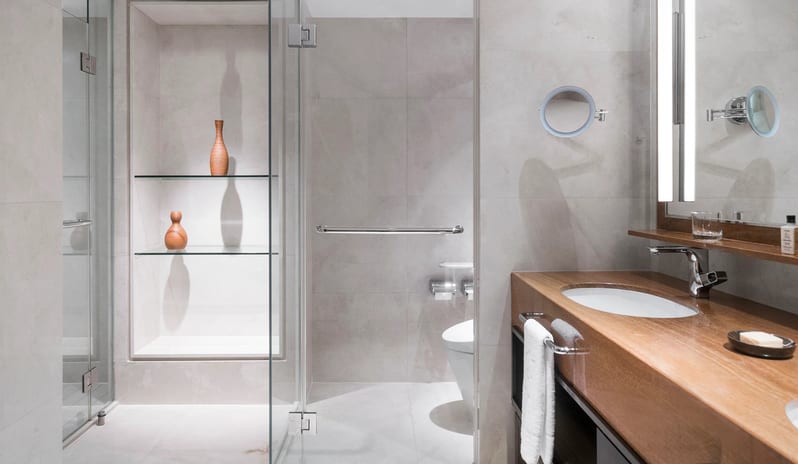 Shangri-La-Singapore-Garden-Wing-One-Bedroom-Suite-Bathroom