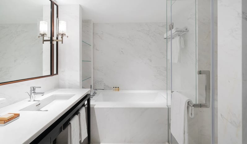 Shangri-La-Singapore-Tower-Wing-One-Bedroom-Suite-Bathroom