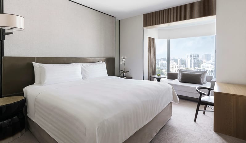 Shangri-La-Singapore-Tower-Wing-One-Bedroom-Suite-Bedroom