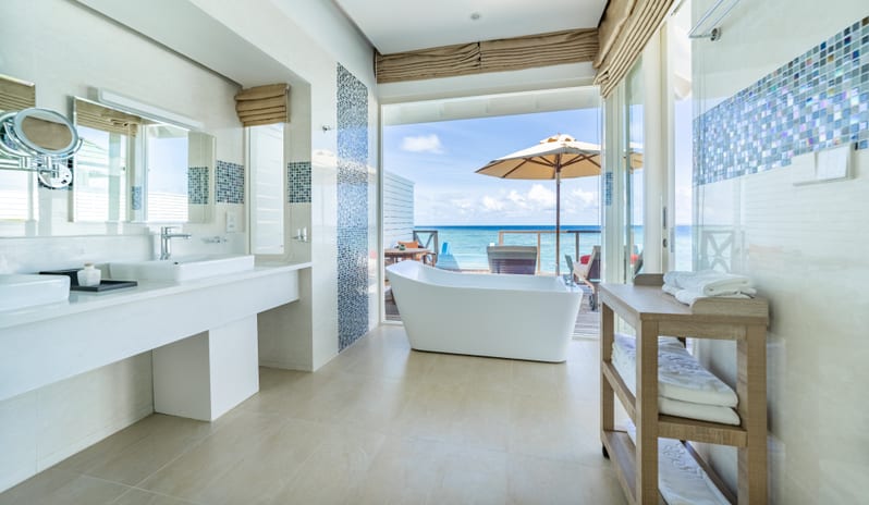 Reef villa with Pool + Slide Bathroom