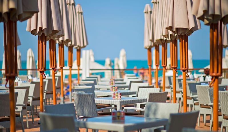 Wavebreaker bar and restaurant