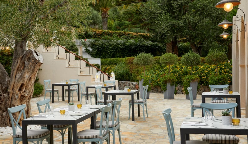 2.-Platea-Outside_marbella19-0383