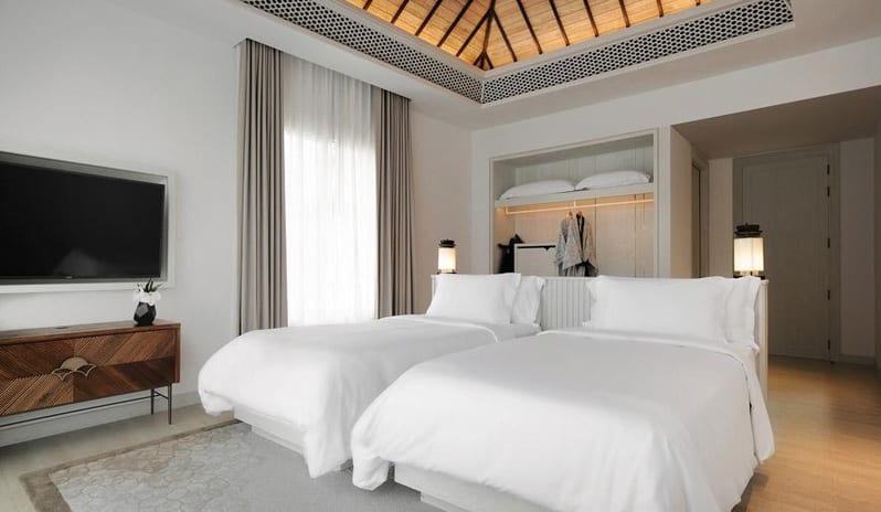 Presidential--Beachfront-Pool--Villa