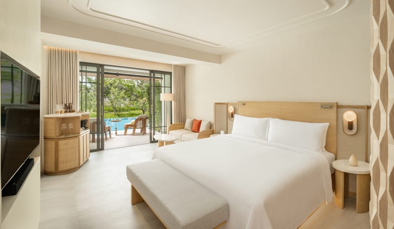 Deluxe Pool Access Room