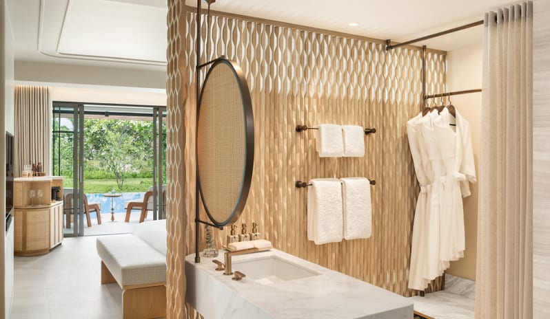 Deluxe Pool Access Room