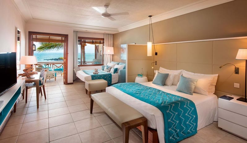 belle-mare-plage-2016-junior-suite-bedroom-seaview-02