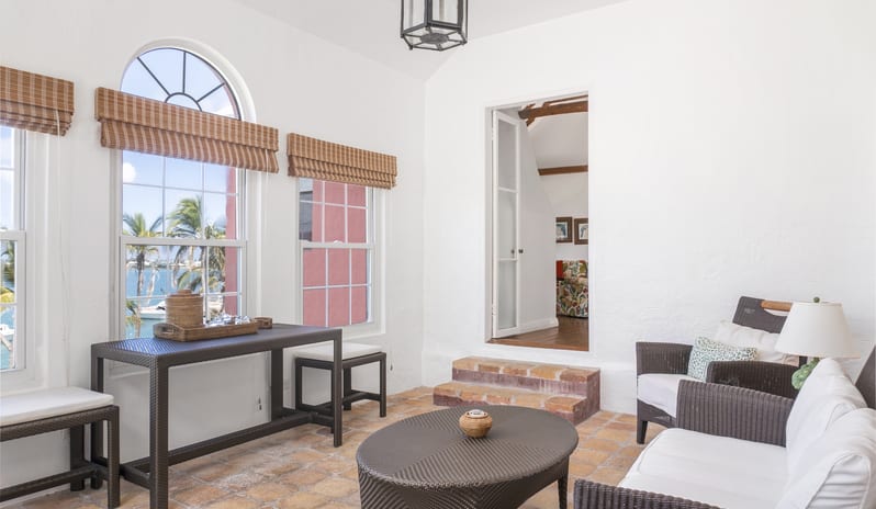 Three Bedroom Full Kitchen Water View Cottage