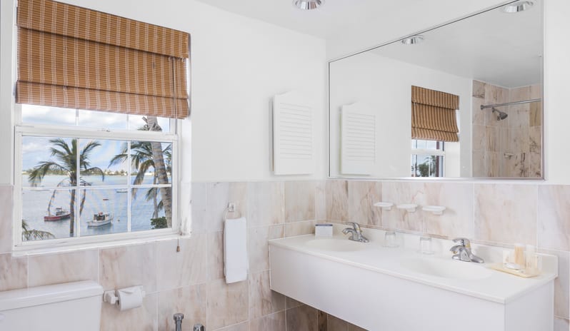 Three Bedroom Full Kitchen Water View Cottage