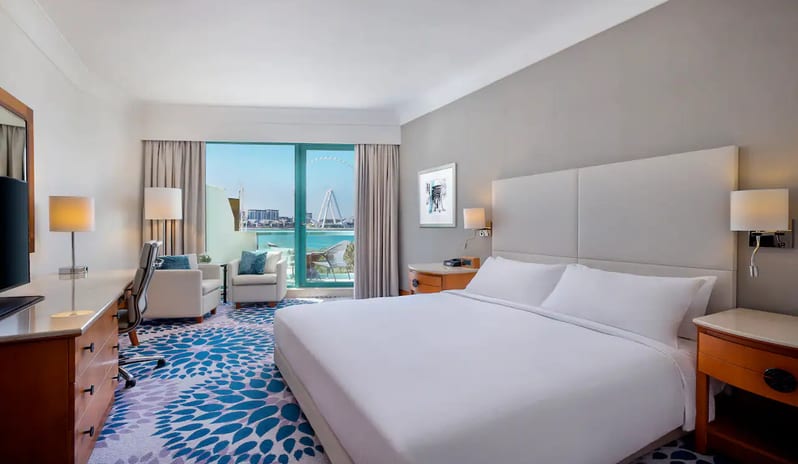 Hilton-Dubai-Jumeirah-Resort-Ai-Dubai-and-Sea-View