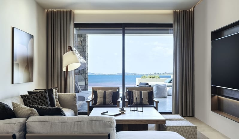 WOW Beachfront Infinity One Bedroom Suite