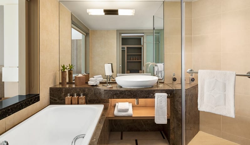 Coral Deluxe Beach Access Family Room