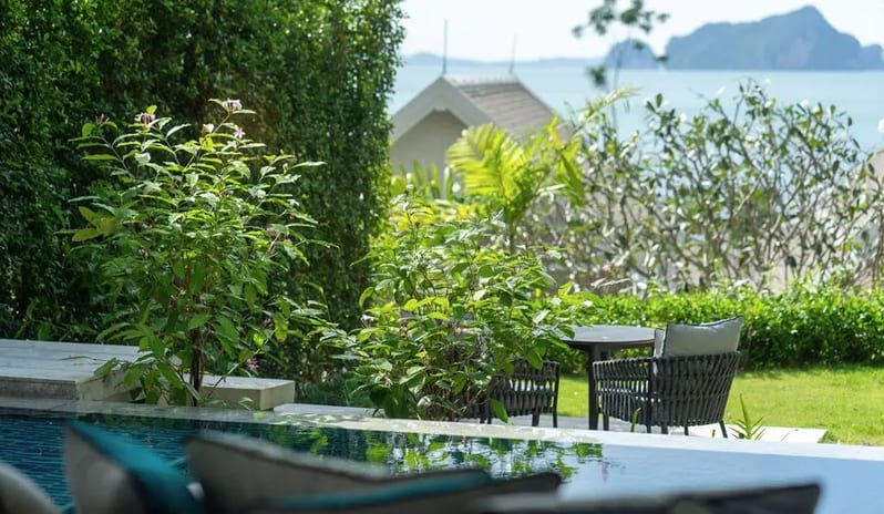 Deluxe-Garden-Pool-Suite-4_920-x518