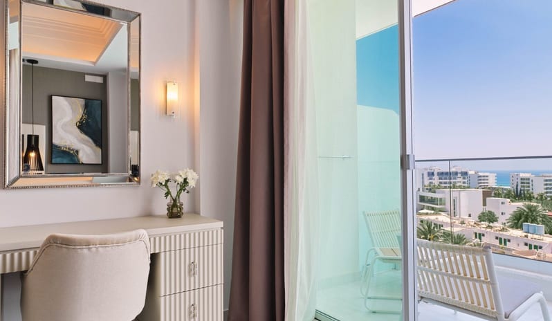 Deluxe Pool & Garden View Room