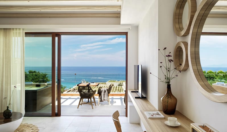 Honeymoon Suite Sea View with Outdoor Jetted Tub