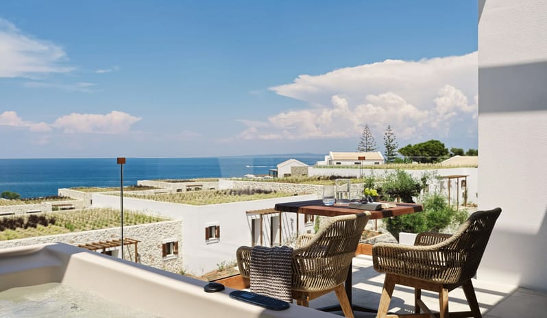 Honeymoon Suite Sea View with Outdoor Jetted Tub