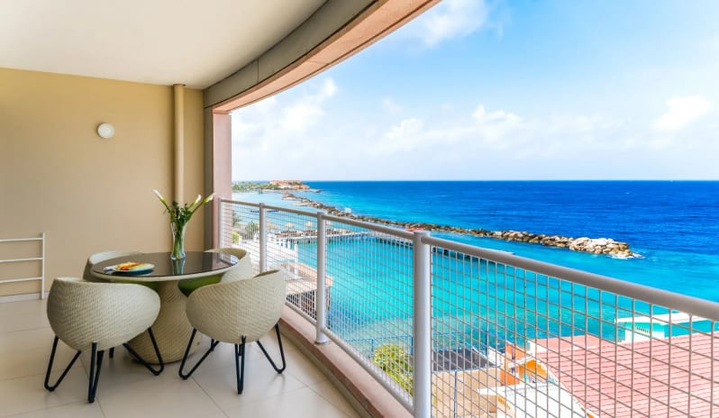 Sun Club Master Suite