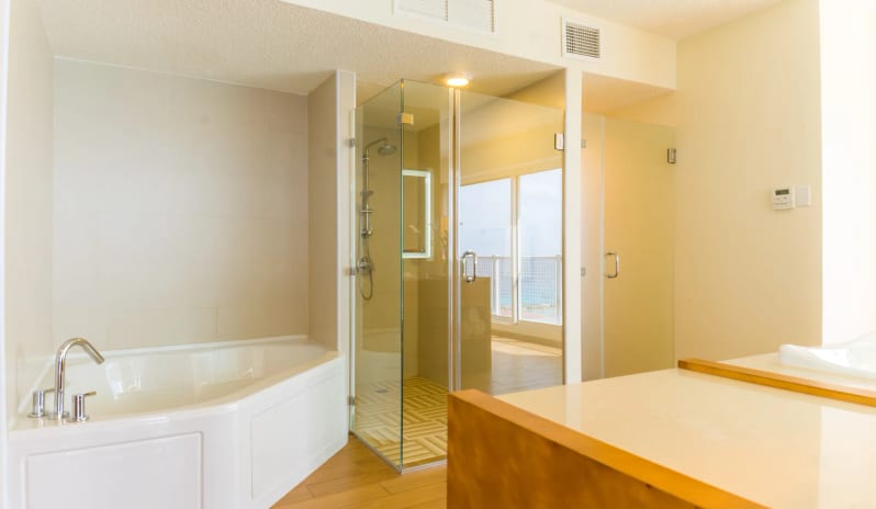 Sun Club Master Suite