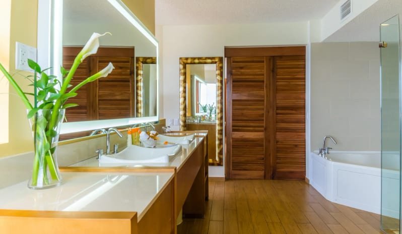 Sun Club Master Suite