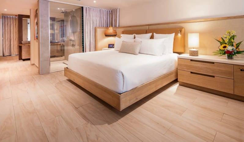 Master Suite Tropical Garden View