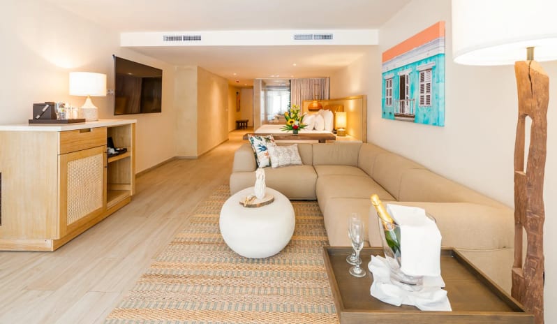 Master Suite Tropical Garden View