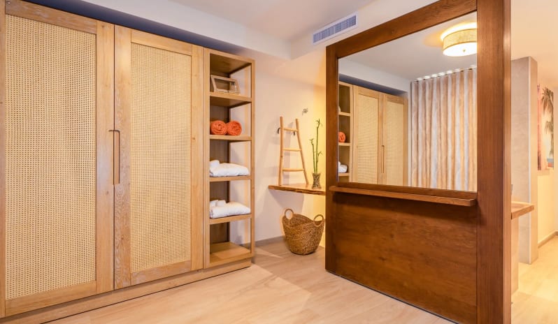 Master Suite Tropical Garden View