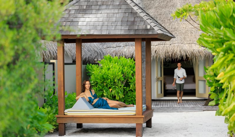 Angsana-Velavaru-Deluxe-Beachfront-Pool-Villa--Sala