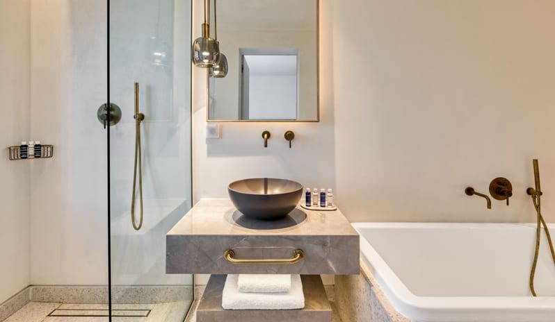 Jade Suite with Outdoor Jacuzzi