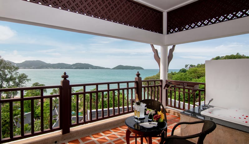 Seaview Hillside with Terrace Bathtub