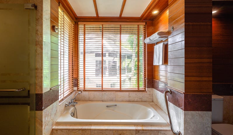 Seaview Hillside with Terrace Bathtub