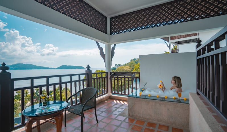 Seaview Hillside with Terrace Bathtub