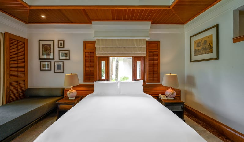 Hillside with Terrace Bathtub