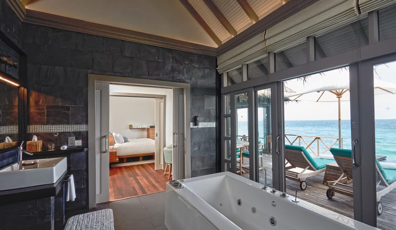 E.Sunrise-Water-Villas-with-Infinity-Pool