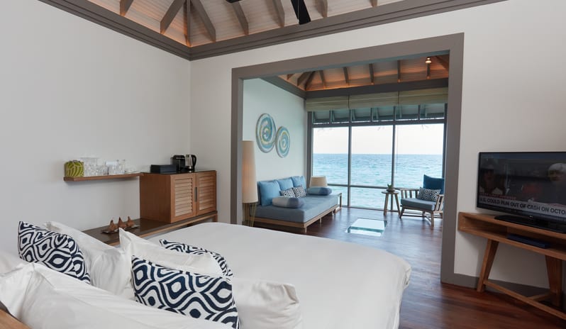 F.Sunrise-Water-Villas-with-Infinity-Pool