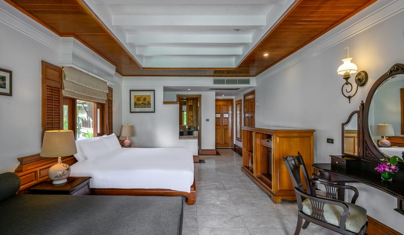 Lagoon Pool Access with Bathtub