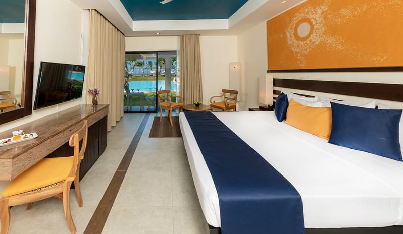 Superior-Pool-access-room-3