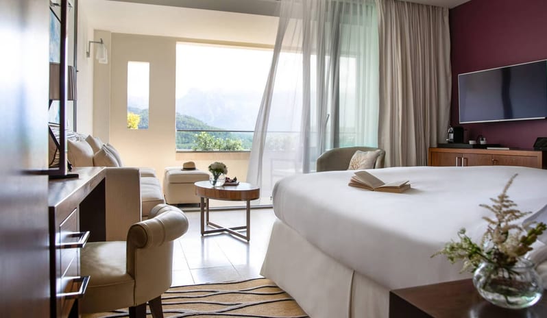 Jumeirah-Port-Solloer-Junior-Suite-with-Port-Soller-View