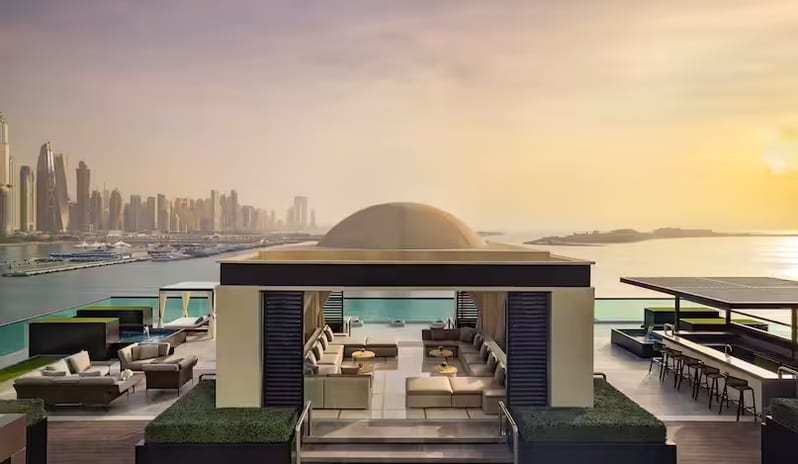 Hilton-Dubai-Palm-Jumeirah-Presidential-Suite-Outdoor-Bar-and-Sundeck
